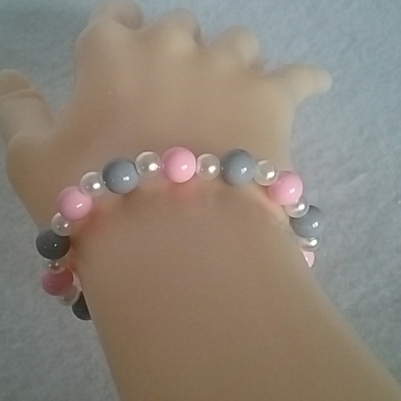 Pink, white, and gray beaded stretch bracelet - Picture 2 of 3